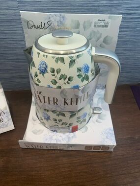 NWT Dwell Studio blue Hydrangea Electric Water Kettle